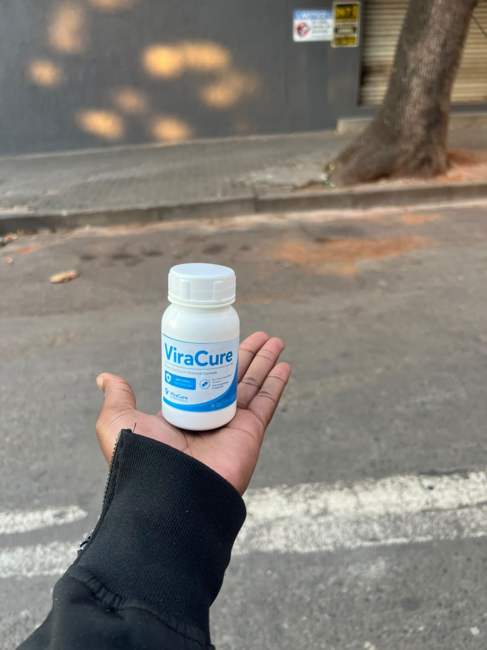 Vira-Cure Capsule Bottle — detail